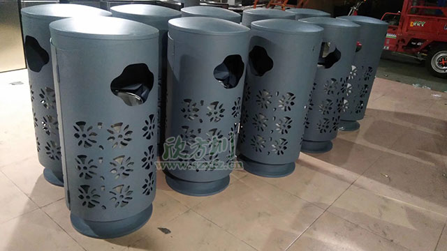 欣方圳精品定制垃圾桶表面鏤空精細(xì)雕刻，外形上設(shè)計(jì)美觀，新穎獨(dú)特！