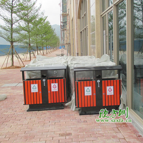 廣州清遠(yuǎn)地產(chǎn)物業(yè)公司，增添欣方圳鋼木垃圾桶